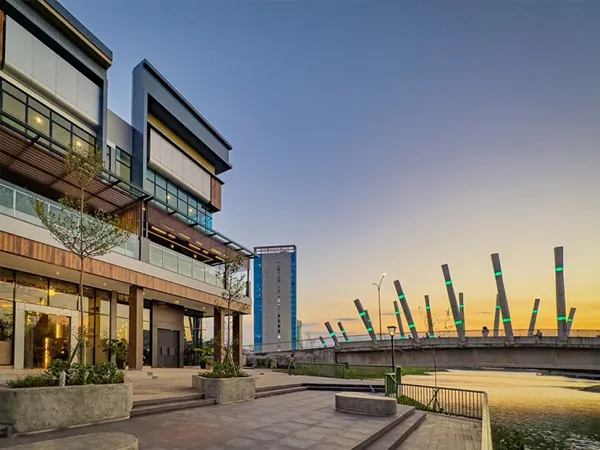 Crystal Boulevard Fasad & Area 6