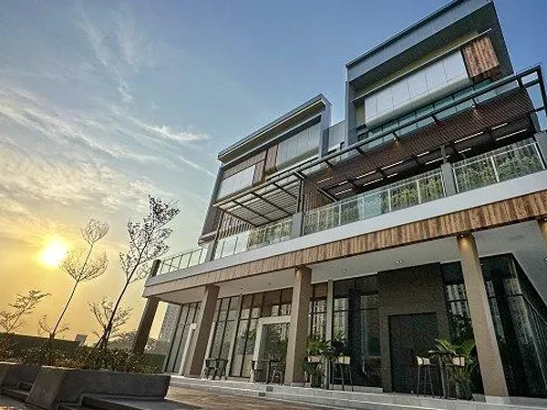 Crystal Boulevard Fasad & Area 7