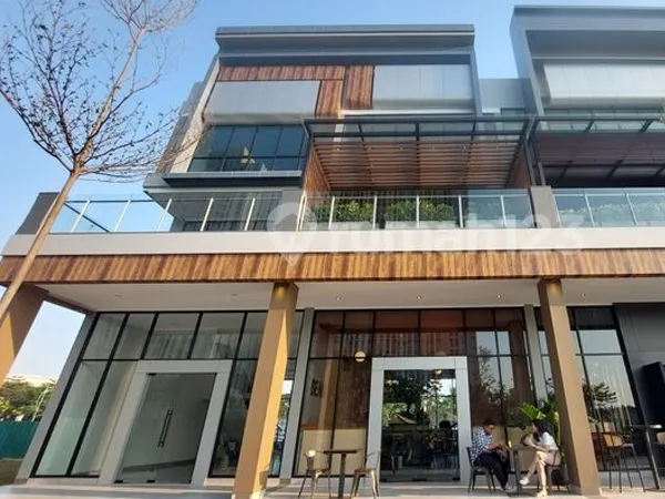 Crystal Boulevard Fasad & Area 8