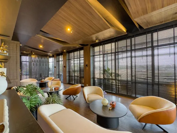 Crystal Boulevard Interior Commercial 4