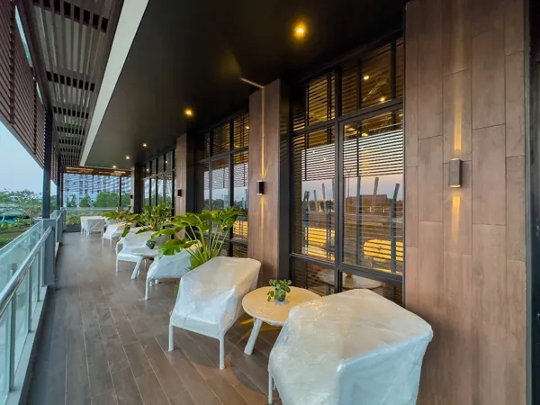 Crystal Boulevard Interior Commercial 5