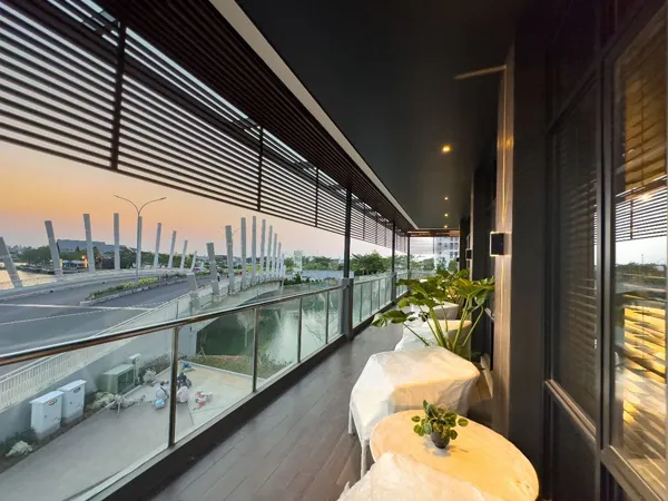 Crystal Boulevard Interior Commercial 6