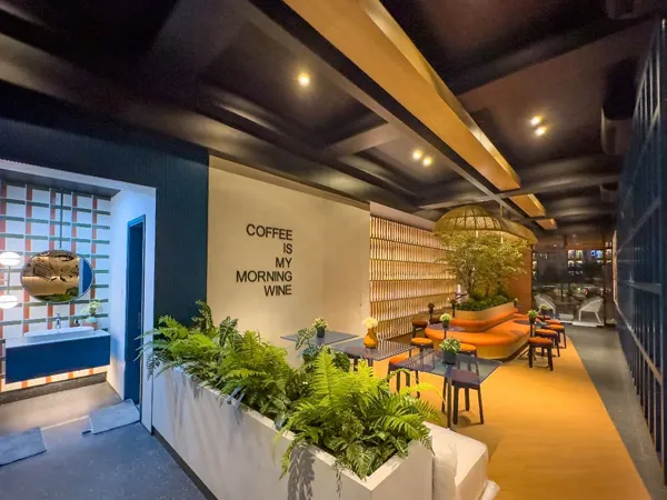 Crystal Boulevard Interior Commercial 7