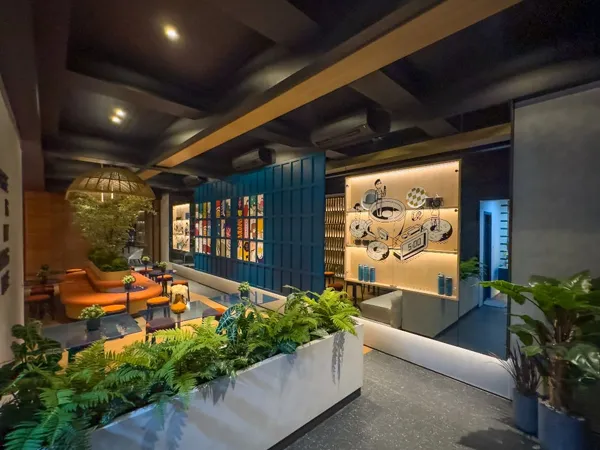 Crystal Boulevard Interior Commercial 9